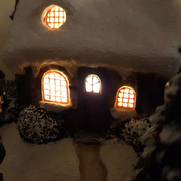 Thomas Kinkade | Painter of Light stonehearth hutch Christmas house (LIGHTS UP) - Picture 5 of 10